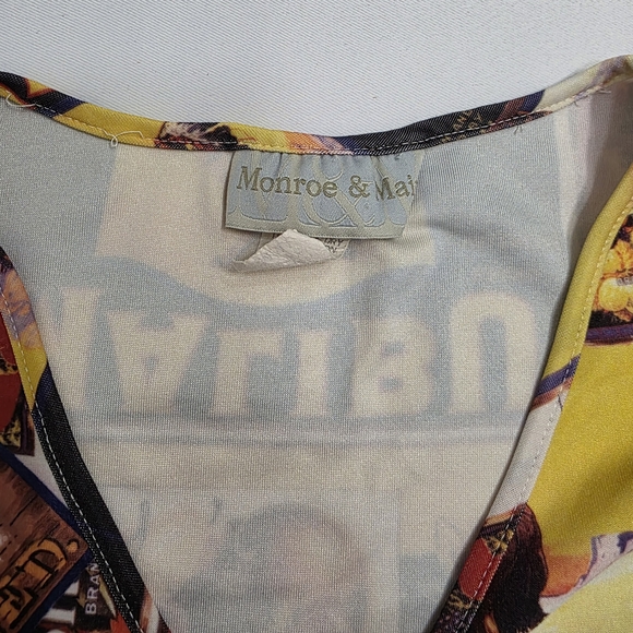 Monroe & Main Graphic V-Neck Top Size S Y2K Americana Print Short Sleeve - Picture 6 of 6